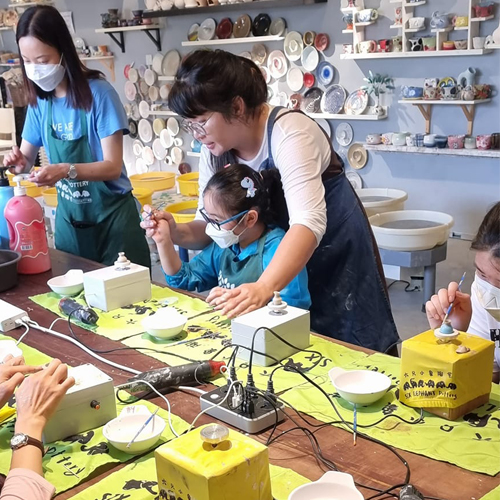 B02 Customization Team Bonding | Six Trees Art & Pottery