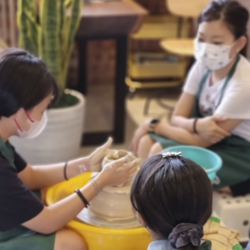 B01【3 - 6 Pax 航舟】古法拉坯
【3 - 6 Pax Boat】Wheel Throwing | Six Trees Art & Pottery